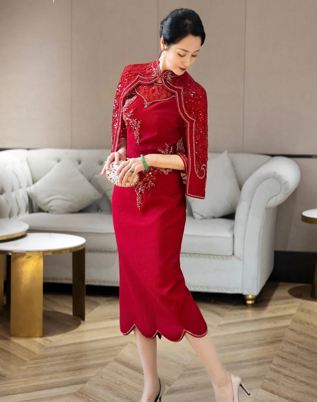 Elegante abito per la madre della sposa in stile cinese, con ricamo discreto